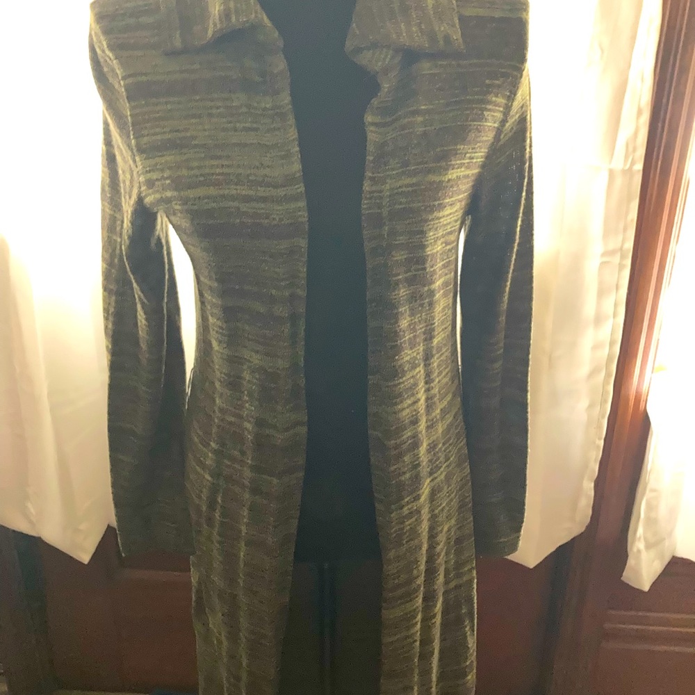 Women’s long sweater, great condition worn once. Green and brown color.